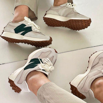 Zapatillas New Balance 327 - Blanco con logo verde